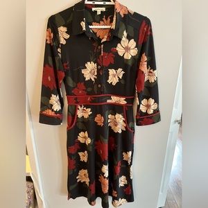 Monteau Floral Dress - Size Medium
